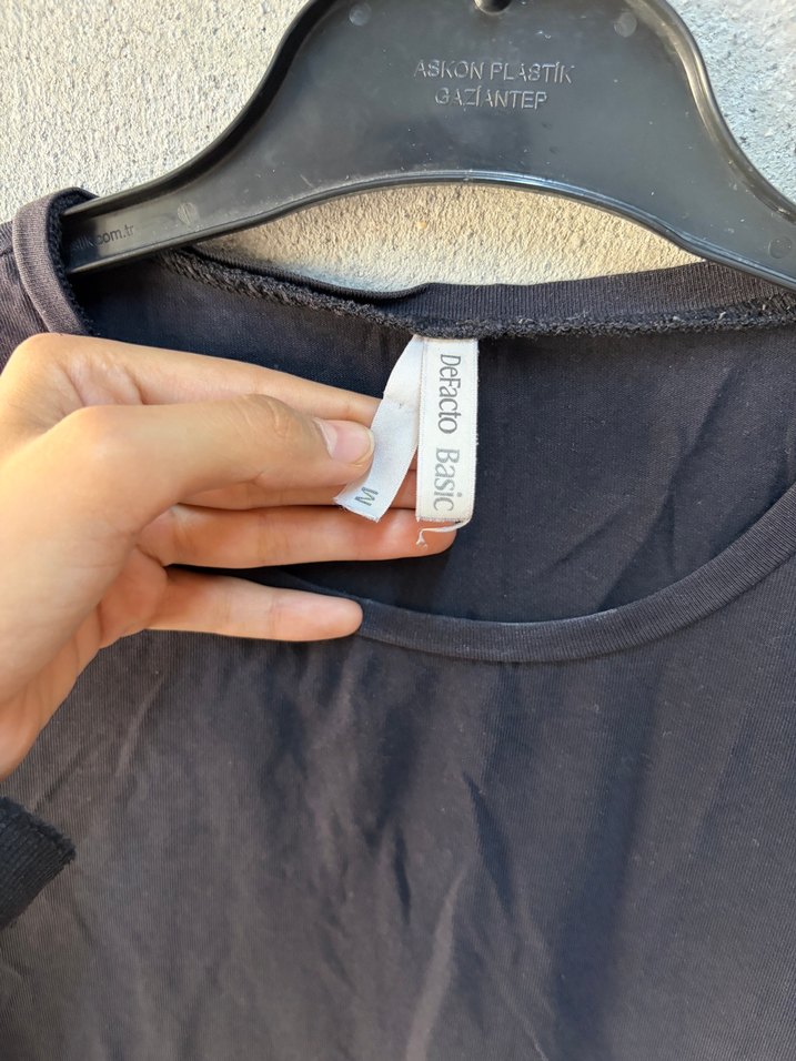 Siyah Bisiklet Yaka Basic Tişört — görsel 4/7
