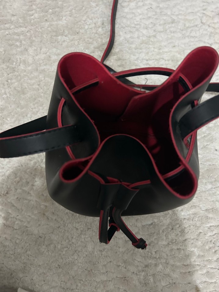 Siyah çanta - Görsel 2