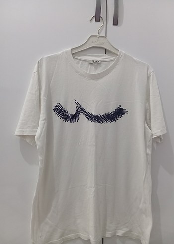 Diğer Minimal Siyah Goz Baskili Beyaz Tisort