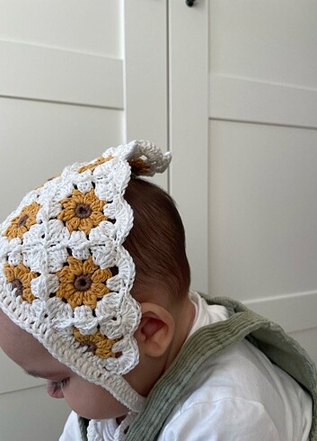 Tasarımcı Ayçiçek Motifli Örgü Bebek Bandana