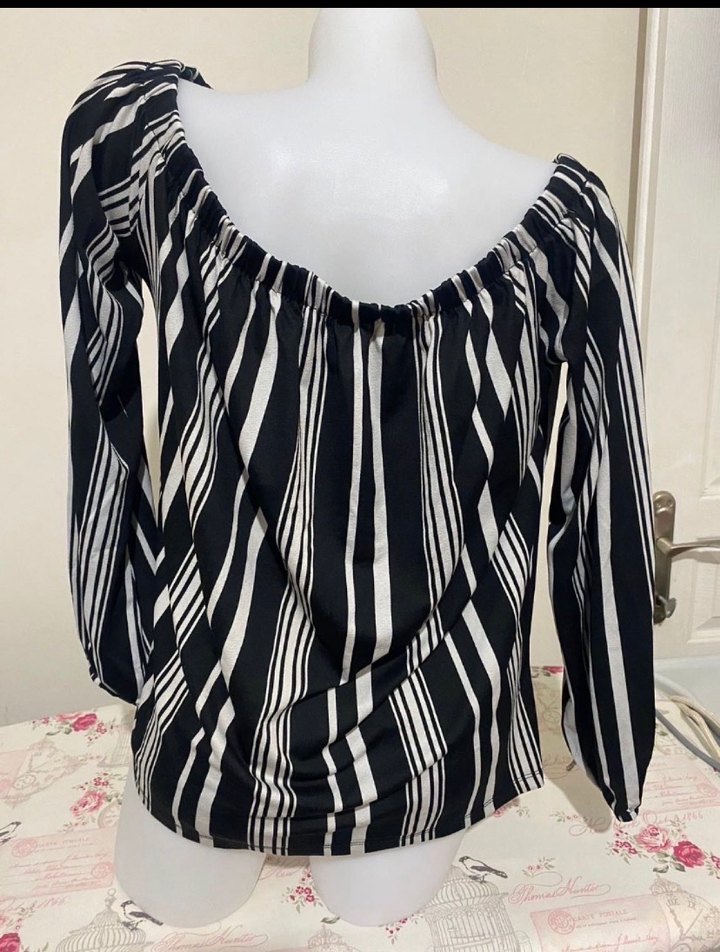 Kadın Beyaz Siyah Çizgili Uzun Kollu Bluz - Görsel 3