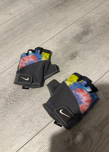 Nike Renkli Bagcikli Spor Eldiveni M Beden