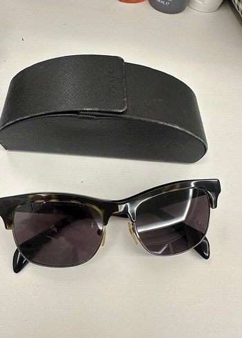 Prada ürünü