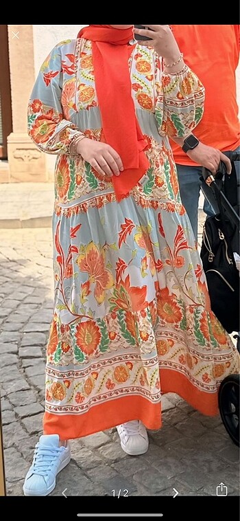 Turuncu elbise