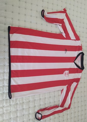 Diğer Kirmizi Beyaz Cizgili Uzun Kollu Futbol Formasi