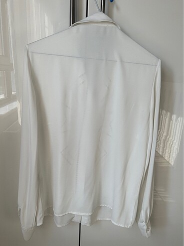 Mudo Beyaz işlemeli krep kumaş gömlek
