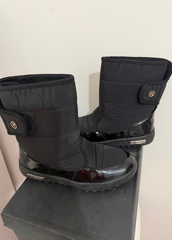 Diğer Siyah Sik Ve Sicak Kis Botu