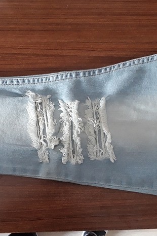 yırtık detaylı pantolon