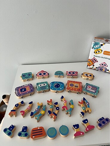 Diğer Ahşap oyuncak robot montajı