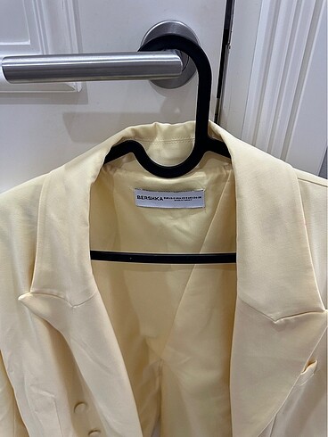 s Beden sarı Renk Bershka butter yellow blazer ceket arkası kesikli