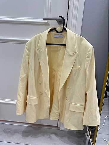 Bershka butter yellow blazer ceket arkası kesikli