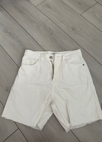 Beyaz Mini Denim Bermuda Şort - Görsel 4