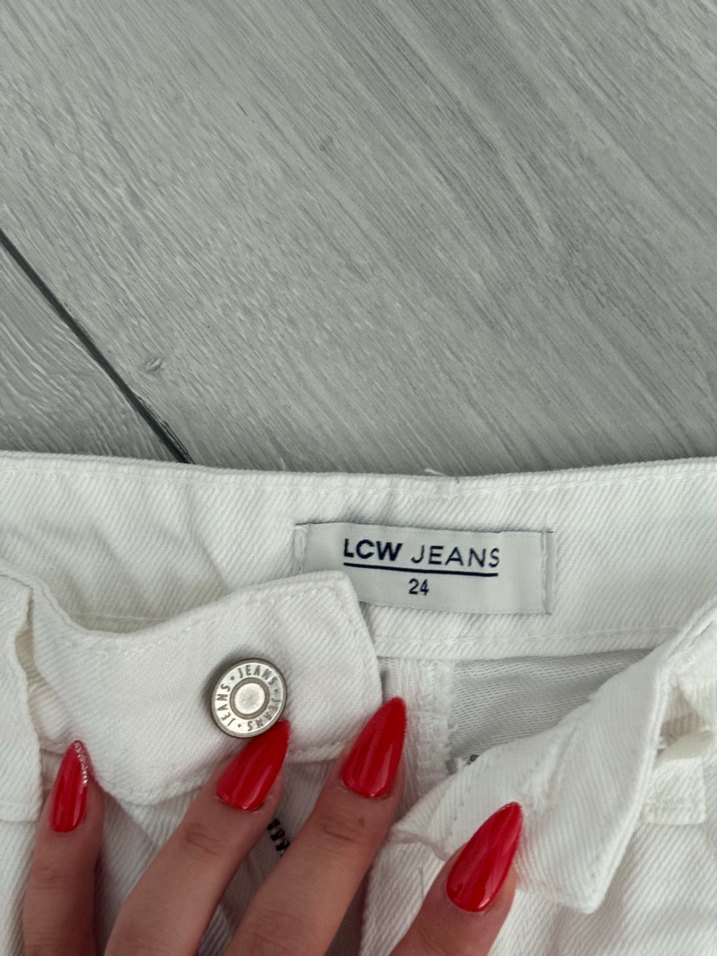 Beyaz Mini Denim Bermuda Şort - Görsel 5