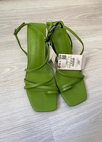 Pull an bear sandalet