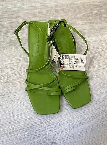 Pull and Bear Mantar topuk sandalet