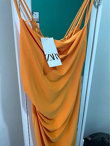 Zara Zara turuncu askılı elbise