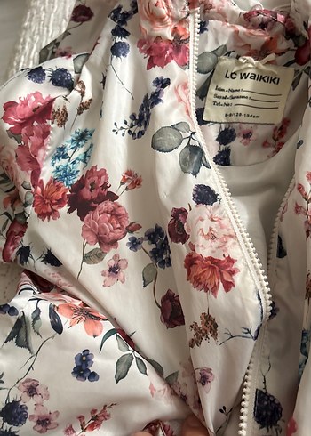 Çiçek Desenli LC Waikiki Çocuk Montu - Görsel 2