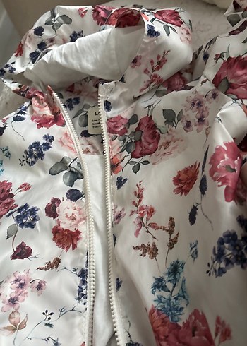 Çiçek Desenli LC Waikiki Çocuk Montu - Görsel 3