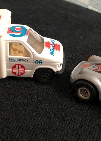 Beyaz Ambulans Oyuncak Araba ve taksi - Görsel 4