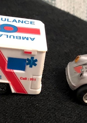 Beyaz Ambulans Oyuncak Araba ve taksi - Görsel 2