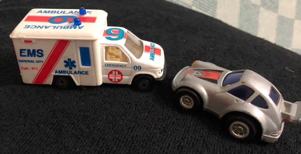 Beyaz Ambulans Oyuncak Araba ve taksi - Görsel 4