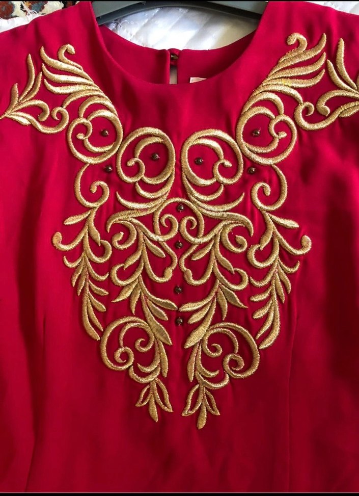 Nakışlı ve Payetli Kırmızı V Yaka Abiye Elbise - Görsel 2