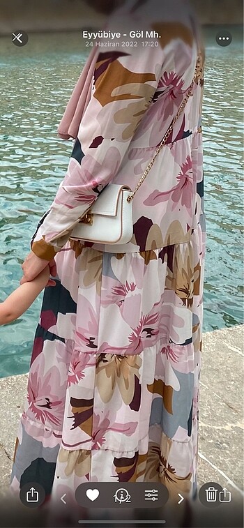 Zara Şeyma Coşkun çiçekli tesettür elbise