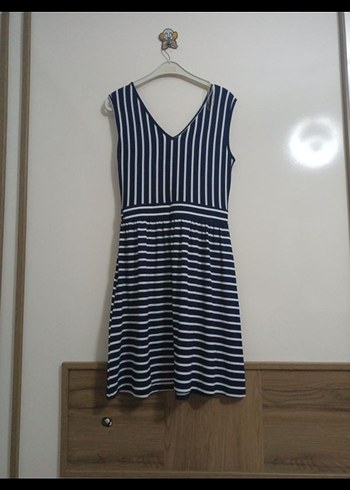 Çizgili V Yakalı Kadın Elbise - Görsel 3