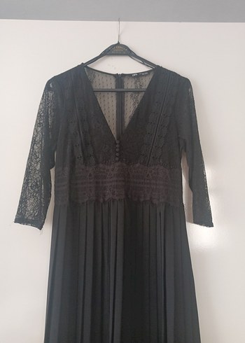 V Yaka Siyah Yarım Kollu Piliseli Elbise - Görsel 4