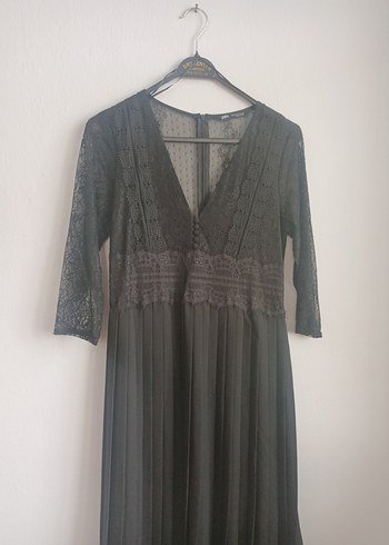 V Yaka Siyah Yarım Kollu Piliseli Elbise - Görsel 13