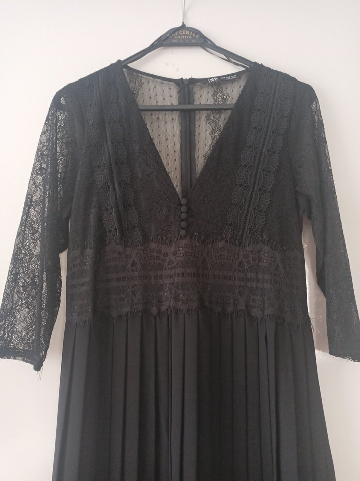 V Yaka Siyah Yarım Kollu Piliseli Elbise - Görsel 5