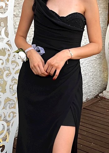 İşlemeli Siyah Straplez Midi Abiye Elbise