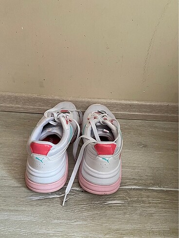 37 Beden beyaz Renk Puma spor ayakkabı