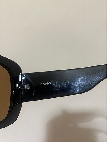  Beden siyah Renk Mango marka siyah güneş gözlüğü