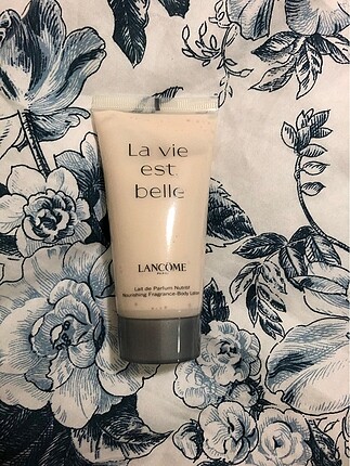 Lancome La vie est belle body lotion