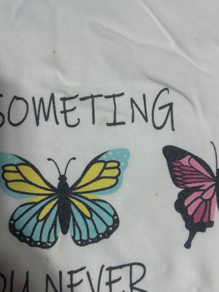 Kelebek Baskılı Fırfırlı Beyaz Kolsuz Tişört - Görsel 2