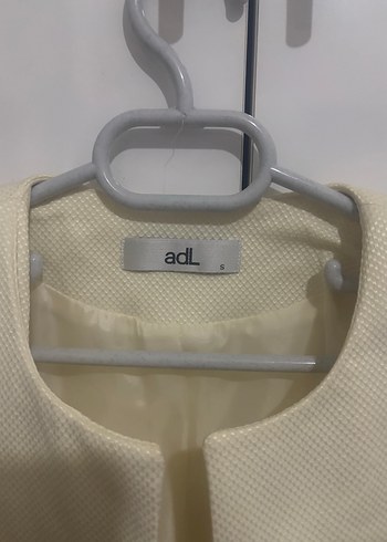 Düğmeli Beyaz Kadın Ceket - Görsel 2