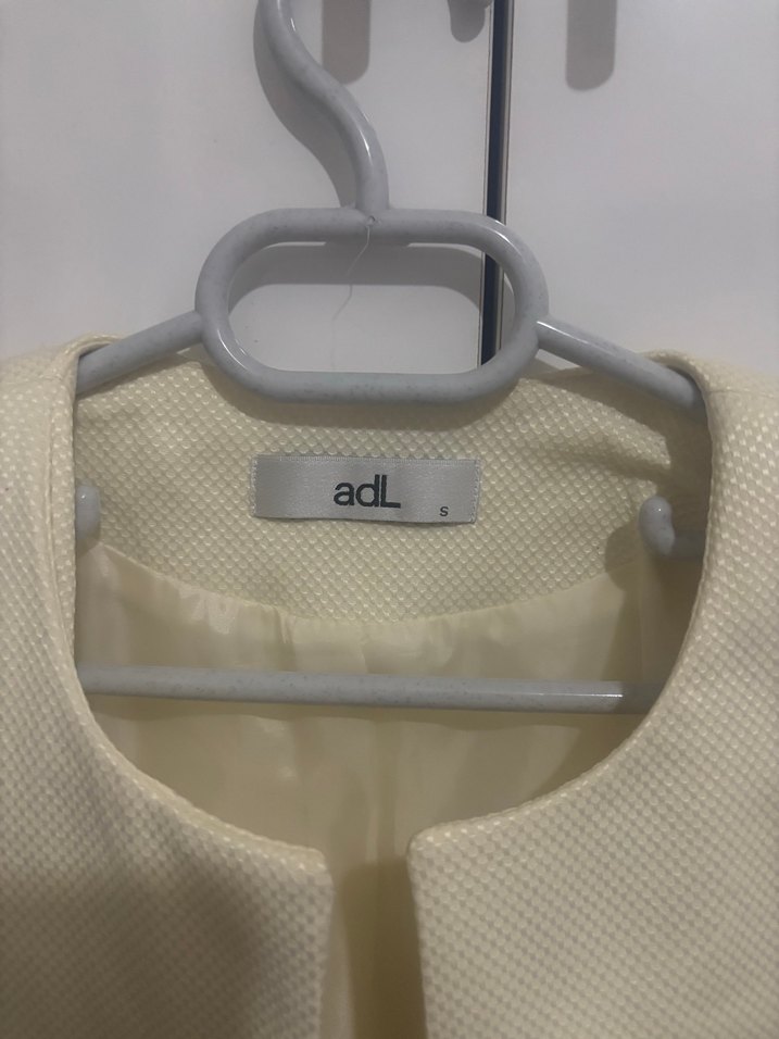 Kadın Beyaz Kısa Kesim Düğmeli Blazer Ceket - Görsel 2