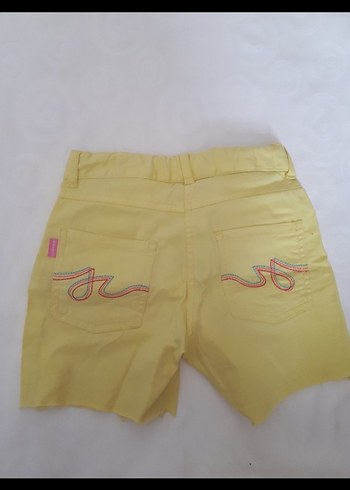 Sarı Nakışlı Düğmeli Kız Şortu - Görsel 2