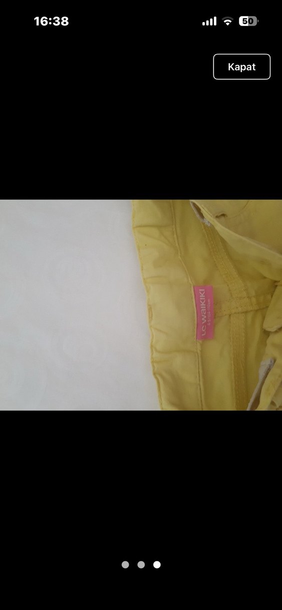 Sarı Nakışlı Düğmeli Kız Şortu - Görsel 3