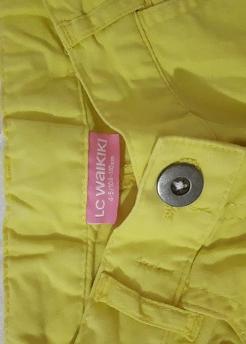 LC Waikiki Renkli Nakışlı Sarı Kız Şortu