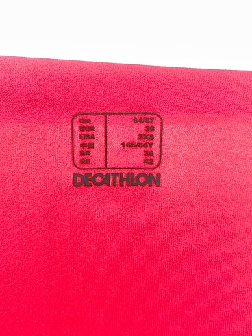 36 Beden pembe Renk Decathlon T-shirt %70 İndirimli.