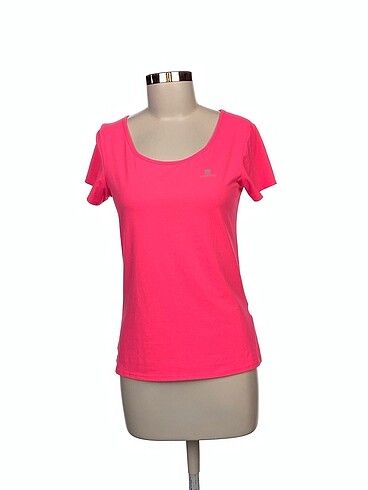 Decathlon T-shirt %70 İndirimli.