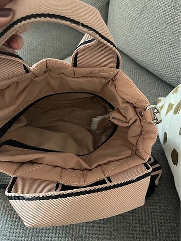 Zara Zara çanta orijinaldir