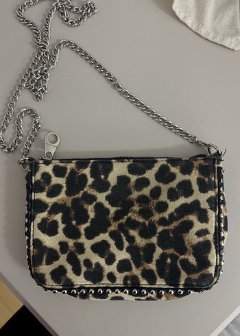 Stradivarius Leopar Desenli Mini Zincirli Capraz Canta