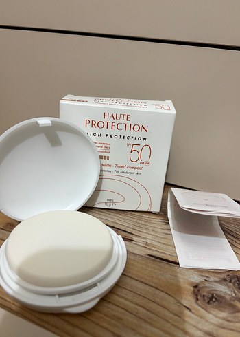 Yüksek Koruma SPF 50 Kompakt Güneş Kremi - Görsel 3