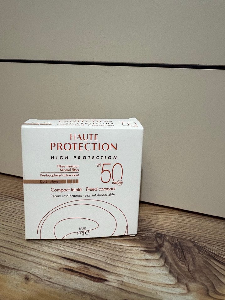 Yüksek Koruma SPF 50 Kompakt Güneş Kremi - Görsel 4