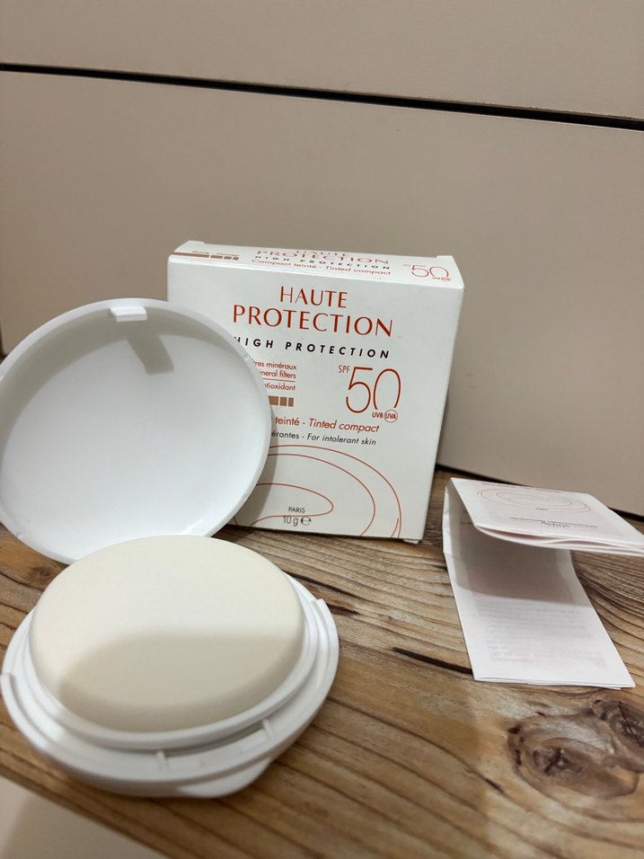 Yüksek Koruma SPF 50 Kompakt Güneş Kremi - Görsel 3