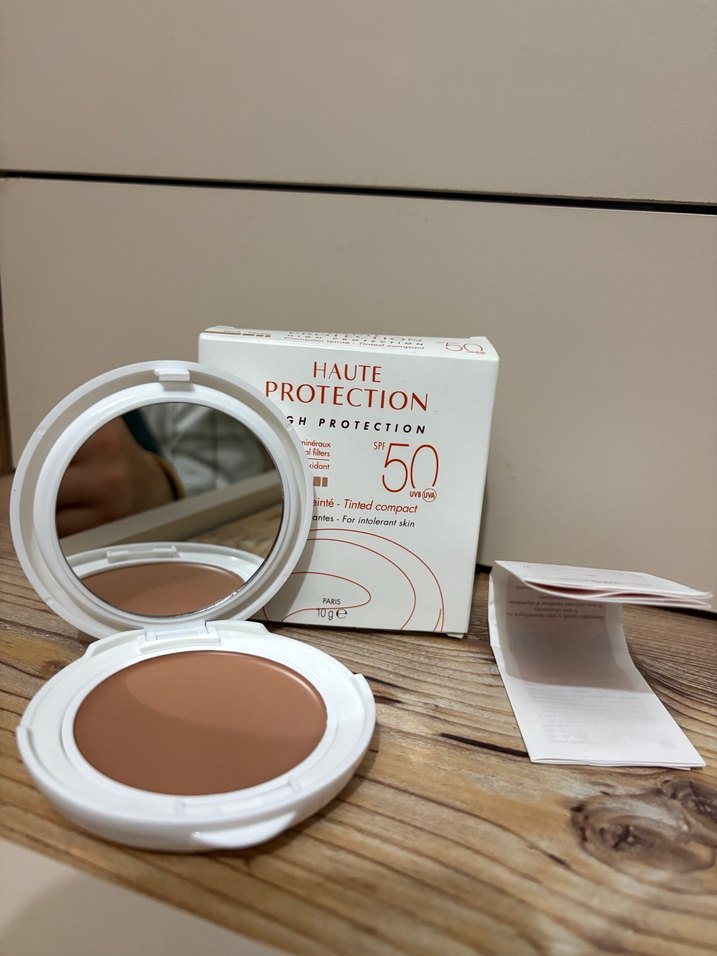 Yüksek Koruma SPF 50 Kompakt Güneş Kremi - Görsel 2