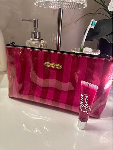 Victoria s Secret Victoria secret makyaj çantası ve lipgloss
